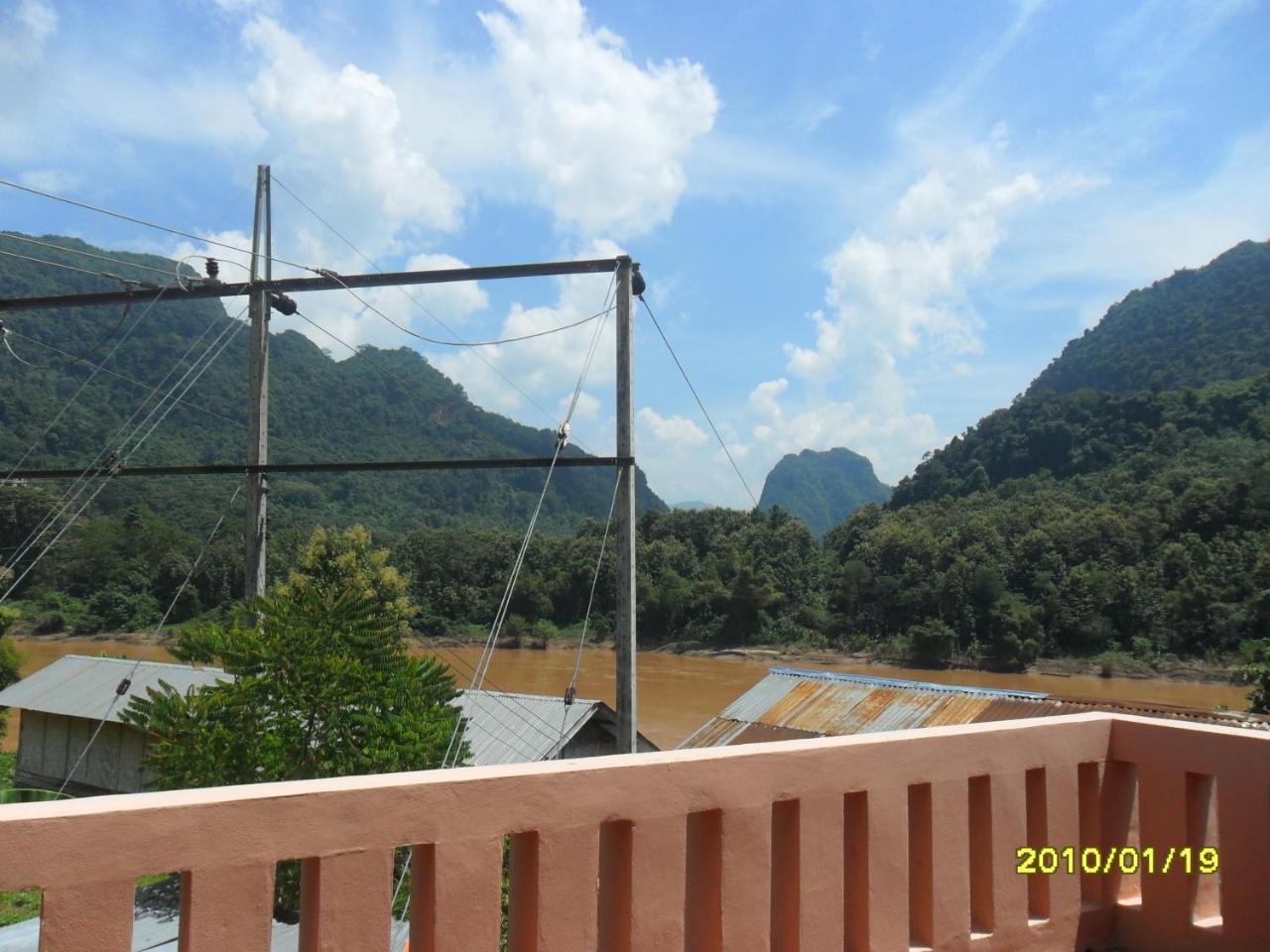 Lamorn Guesthouse Nong Khiaw Exterior photo